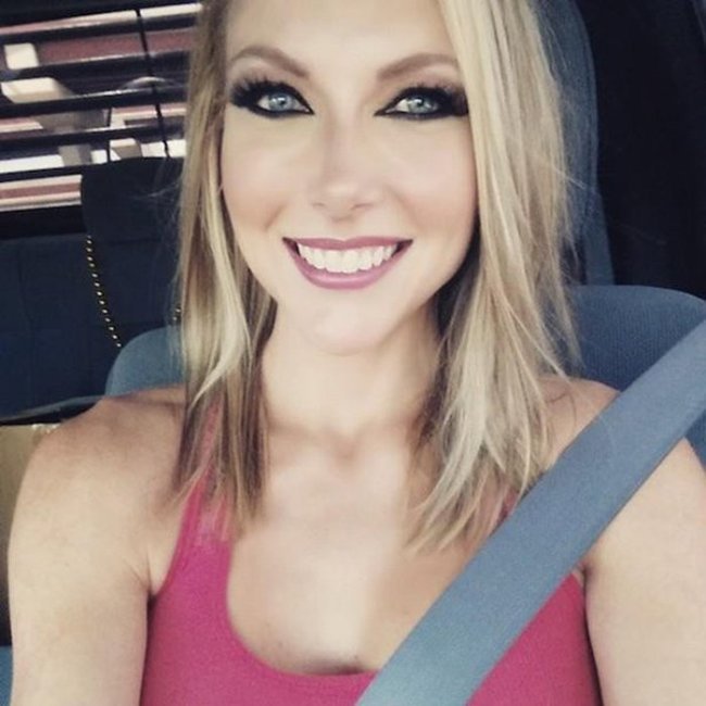 Get Ready For Some Sexy Girls Taking Selfies (33 pics)
