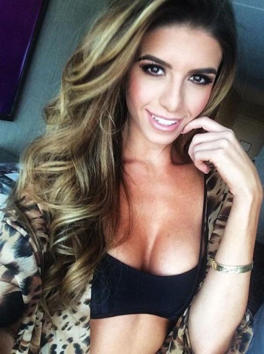 Get Ready For Some Sexy Girls Taking Selfies (33 pics)