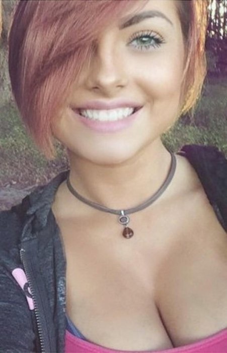 Get Ready For Some Sexy Girls Taking Selfies (33 pics)