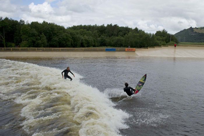 Giant Surfing Pool In Wales Creates Artificial Waves (6 pics)