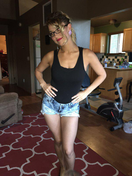 Everybody Loves Sexy Ladies In Tight Shorts (32 pics)