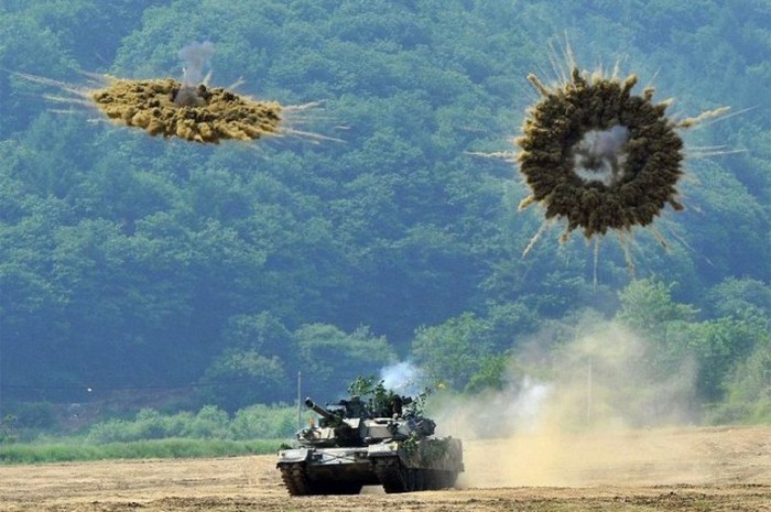 Perfectly Timed Military Photos (46 pics)
