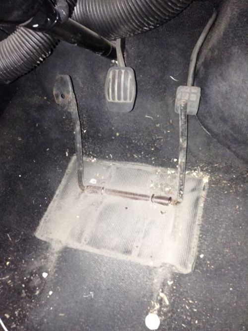 Mechanism Designed For Left Leg Drivers (2 pics)