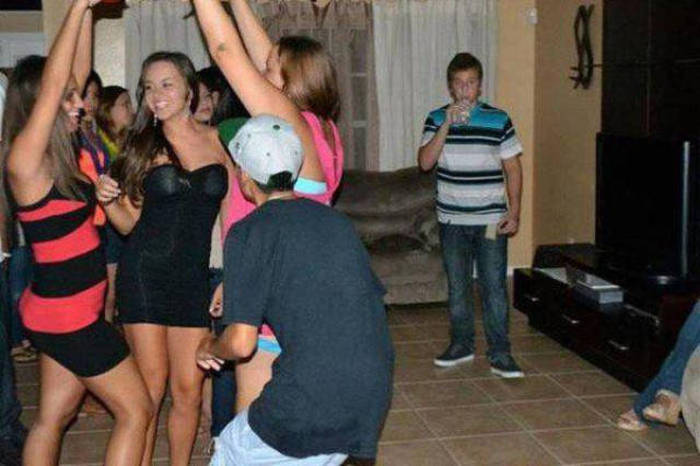 There's Nothing Easy About Being Forever Alone (47 pics)