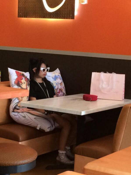 There's Nothing Easy About Being Forever Alone (47 pics)