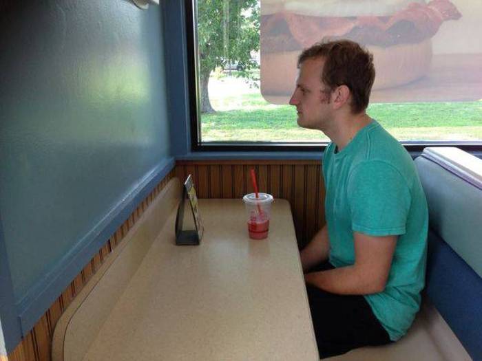 There's Nothing Easy About Being Forever Alone (47 pics)