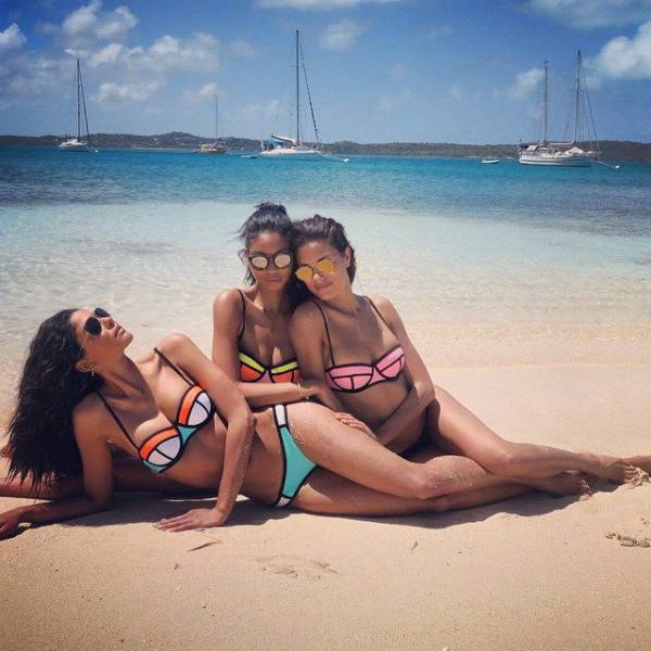 You Can Never Have Too Many Hot Girls In One Place (44 pics)
