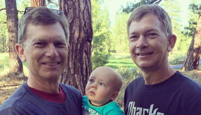 Baby Can't Figure Out Which One Of These Twins Is His Grandfather (2 pics)