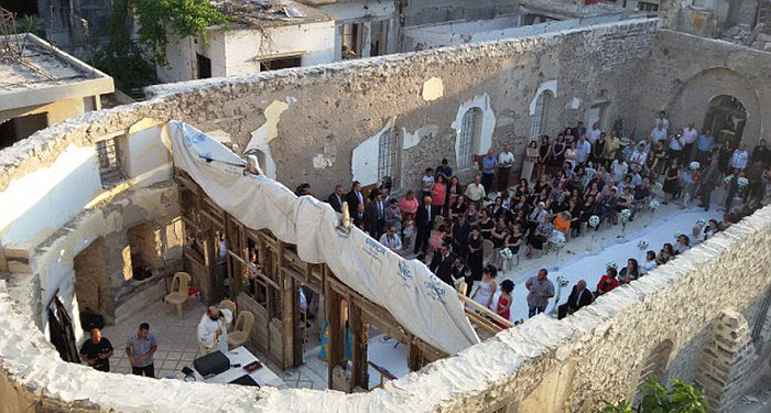Syrian Couple Gets Married In War Torn Ruins (10 pics)