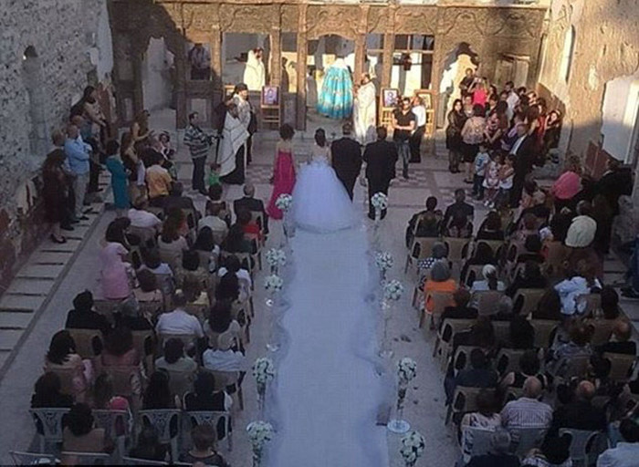 Syrian Couple Gets Married In War Torn Ruins (10 pics)