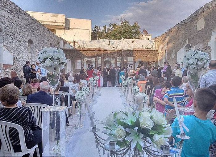 Syrian Couple Gets Married In War Torn Ruins (10 pics)