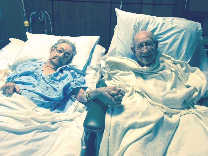 Hospital Allows Couple That's Been Married 68 Years To Stay In The Same Room (3 pics)