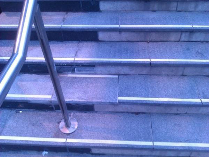 Photoshop User With OCD Is Fixing Pictures That Drive The Internet Crazy (20 pics)