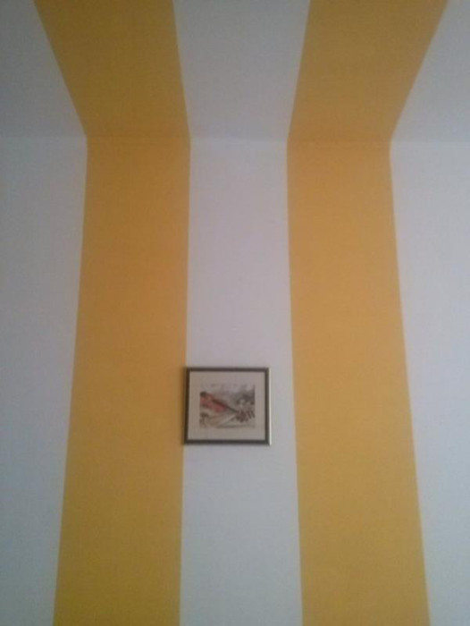 Photoshop User With OCD Is Fixing Pictures That Drive The Internet Crazy (20 pics)