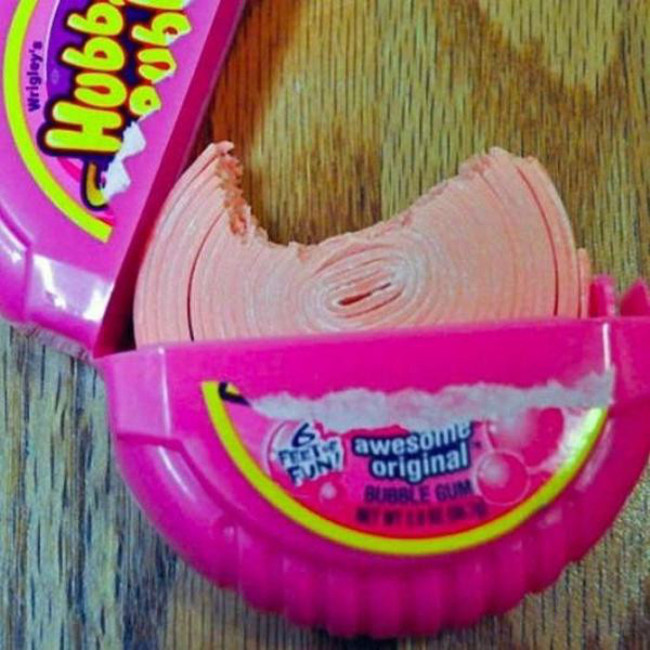 Photoshop User With OCD Is Fixing Pictures That Drive The Internet Crazy (20 pics)
