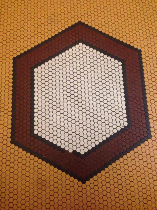Photoshop User With OCD Is Fixing Pictures That Drive The Internet Crazy (20 pics)