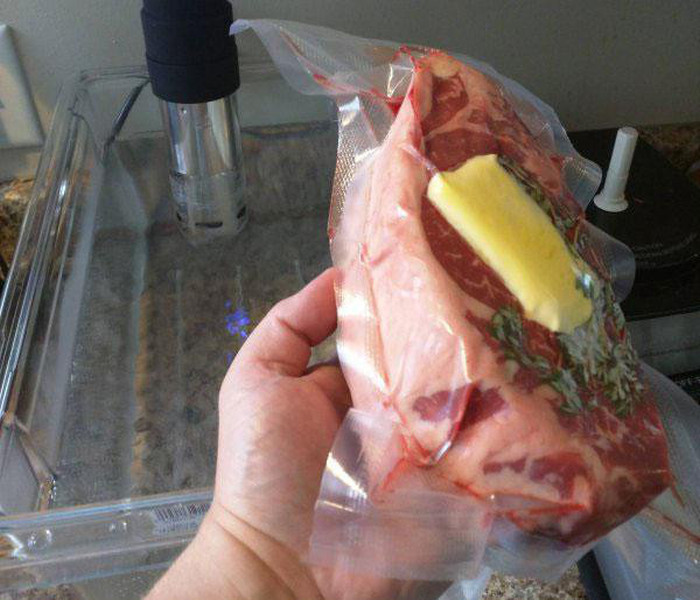 Guy Vacuum Seals His Steak For The First Time (8 pics)