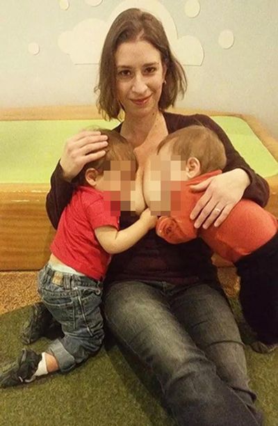 The Internet Is Freaking Out Over This Woman Breastfeeding Her Friend's Son (3 pics)