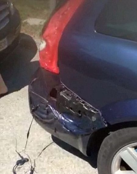 The Heatwave In Italy Is So Intense That This Car Started To Melt (5 pics)