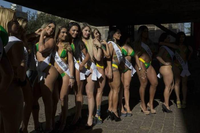 The Contestants Of Miss Bumbum 2015 Hit The Streets Of Brazil (25 pics)