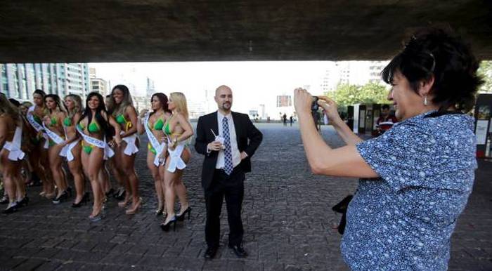 The Contestants Of Miss Bumbum 2015 Hit The Streets Of Brazil (25 pics)