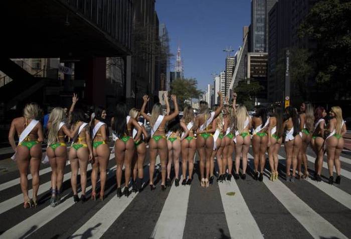 The Contestants Of Miss Bumbum 2015 Hit The Streets Of Brazil (25 pics)
