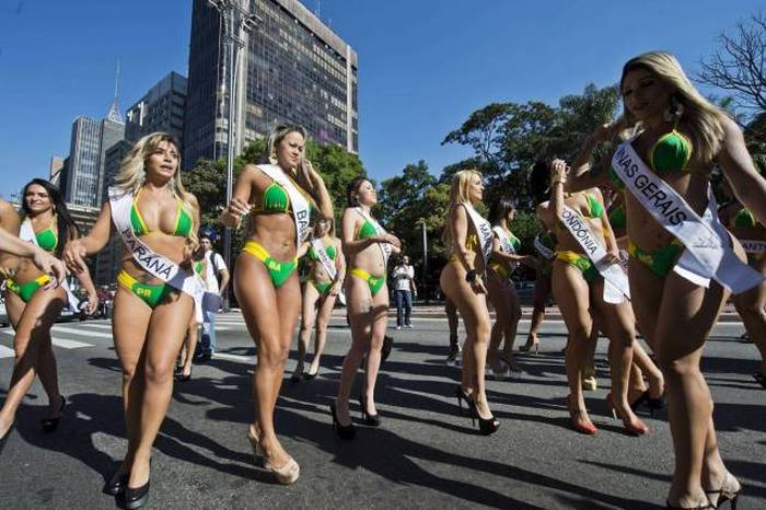 The Contestants Of Miss Bumbum 2015 Hit The Streets Of Brazil (25 pics)