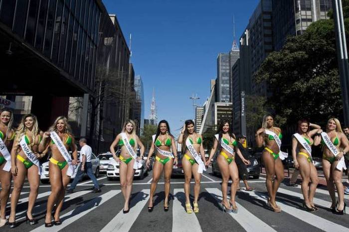 The Contestants Of Miss Bumbum 2015 Hit The Streets Of Brazil (25 pics)