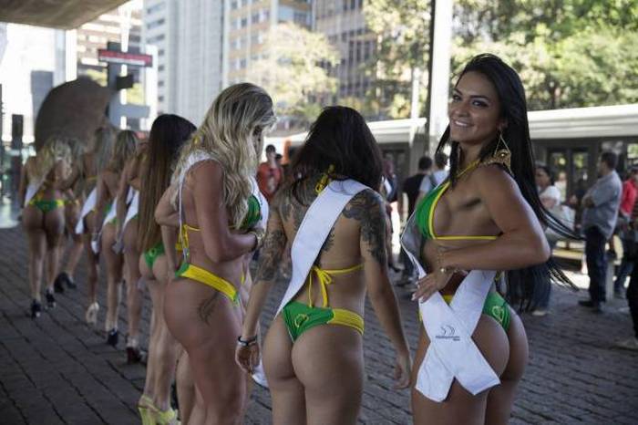 The Contestants Of Miss Bumbum 2015 Hit The Streets Of Brazil (25 pics)