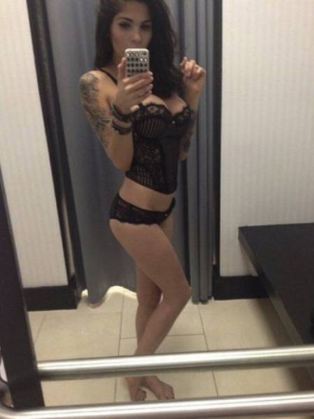 Hot Girls Just Love To Take Selfies In The Changing Room (49 pics)