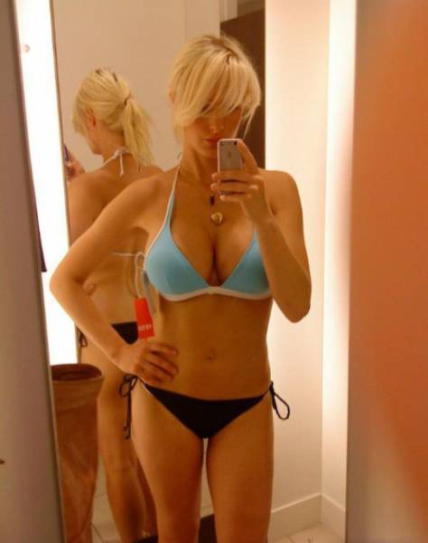 Hot Girls Just Love To Take Selfies In The Changing Room -2414