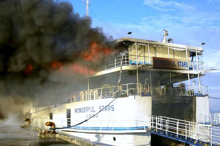 Terrified Passenger Jumps Out Of Burning Ferry  (3 pics + video)