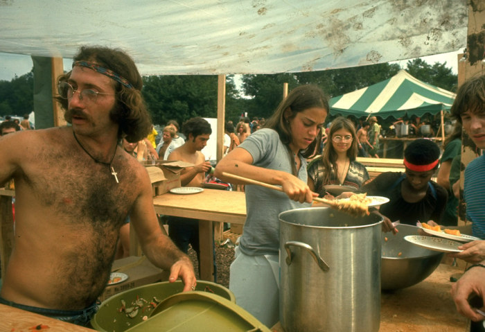 Pictures That Perfectly Capture The Insanity Of Woodstock 28 Pics