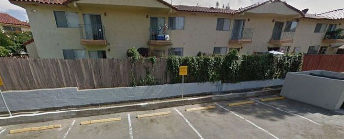 The Secret Behind The Fence That Fought The Flood (2 pics)