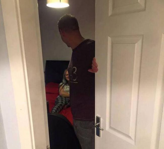 Guy Goes Out Of His Way To Convince His Friend He's Sleeping With His Sister (13 pics)