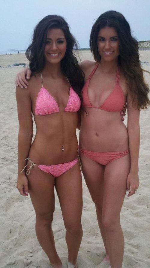 Hot Bikini Girls (39 pics)