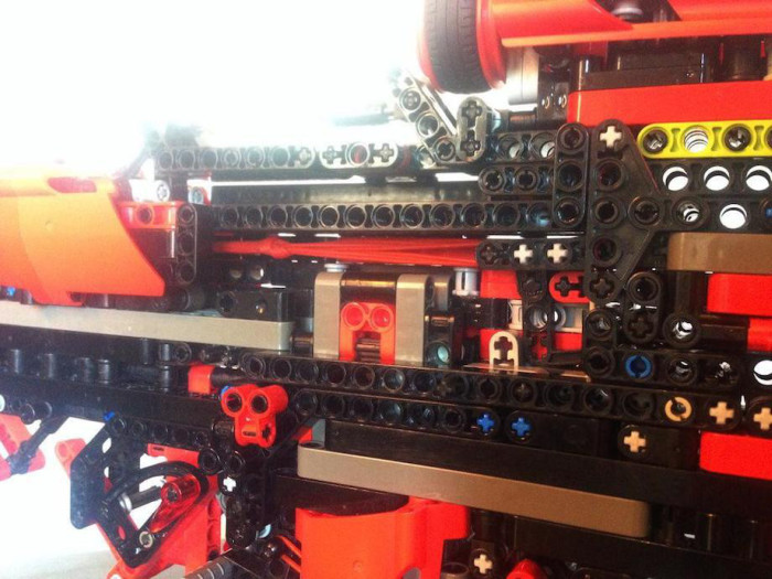 Man Builds Incredible Toy Gun Using Only Legos (12 pics)