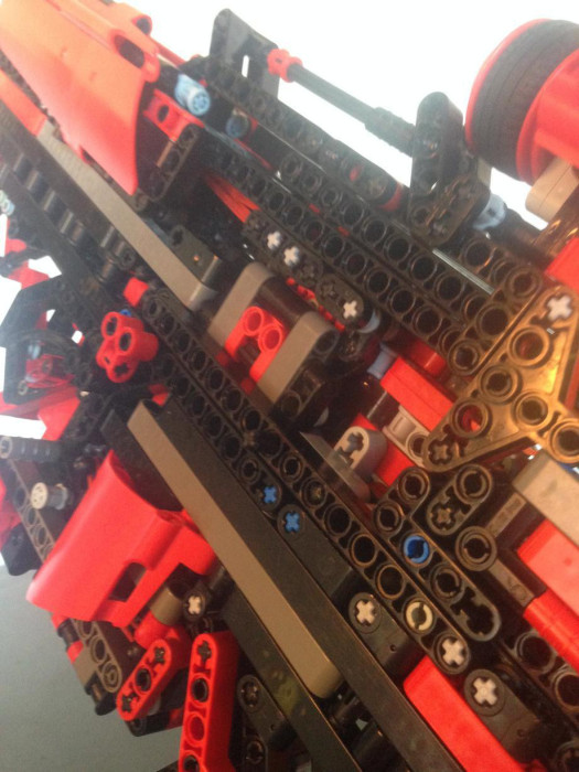 Man Builds Incredible Toy Gun Using Only Legos (12 pics)