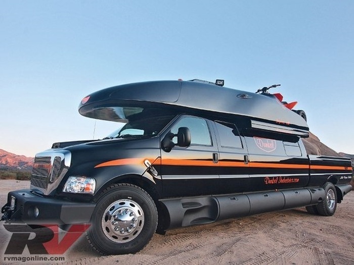 This Luxury Ford F-750 Is The Only Truck You'll Ever Need (13 pics)