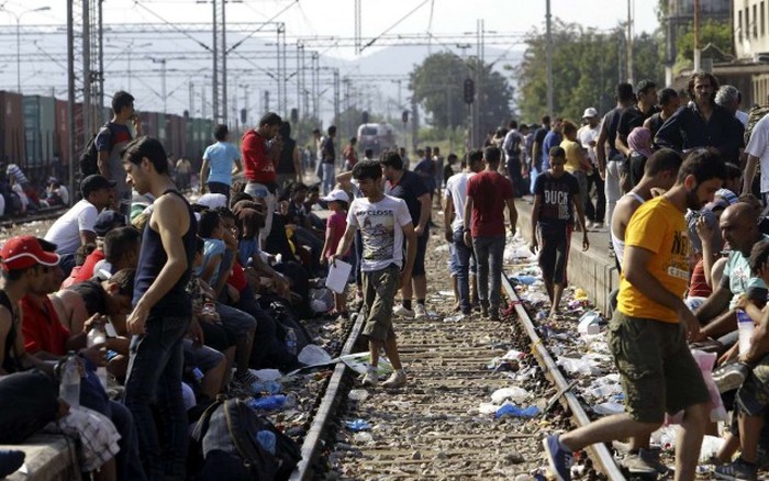 Migrants From The Middle East Pack This Train To Europe (30 pics)