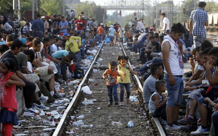 Migrants From The Middle East Pack This Train To Europe (30 pics)