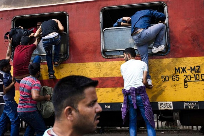 Migrants From The Middle East Pack This Train To Europe (30 pics)