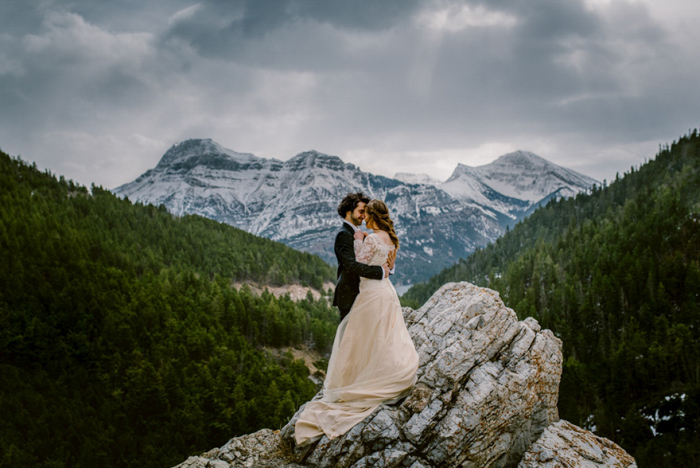 Photos Of Lovers In Stunning Locations Will Make You Want To Travel The World (40 pics)