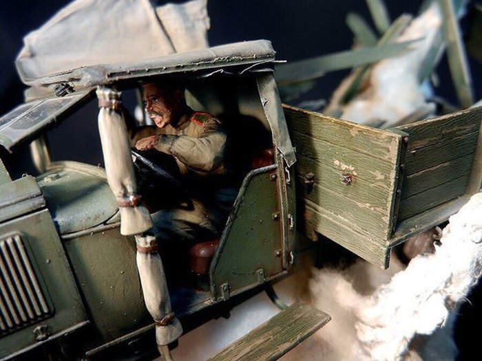 Amazing Diorama Perfectly Recreates The Image Of An Exploding Car (6 pics)