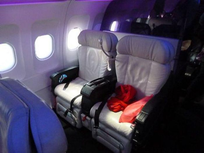 Virgin Airlines Has Their Own In Flight Messaging System And It's Hilarious (11 pics)