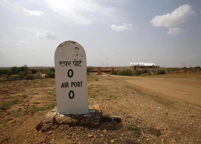 Abandoned Airport in India (19 pics)