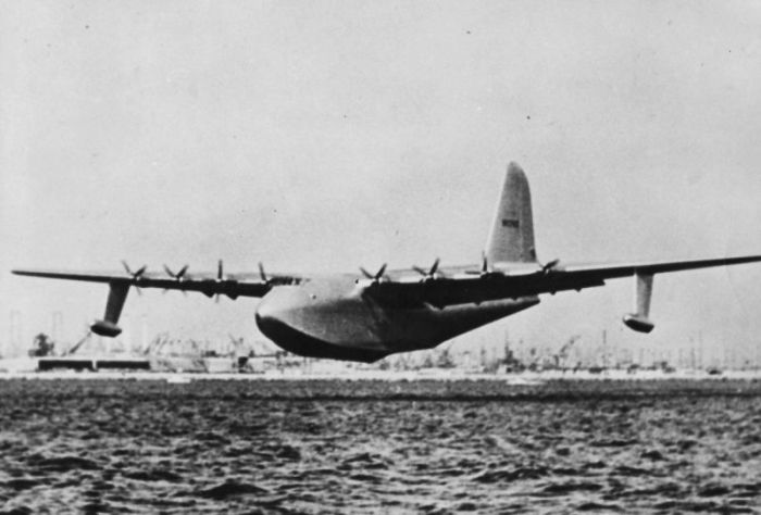 Howard Hughes' H-4 Hercules Is One Of The Most Impressive Planes Of All Time (18 pics)