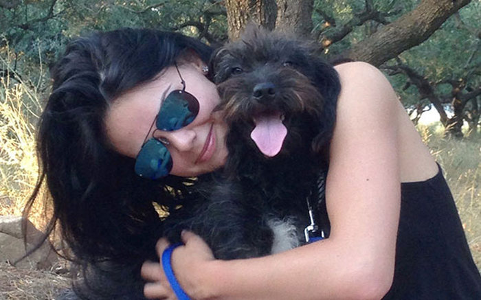 This Woman Flew 6000 Miles To Bring Home A Stray Dog (5 pics)