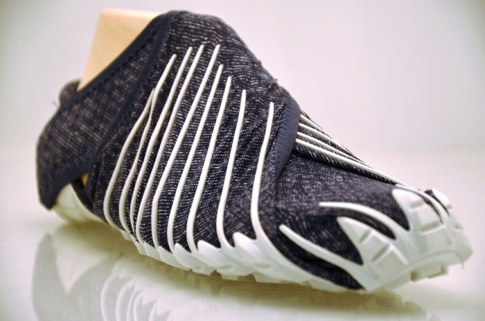 Never Tie Your Shoes Again With These Shoes That Wrap Around Your Feet (6 pics)