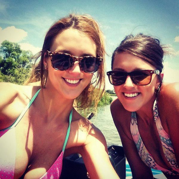 Cute Busty Girls (35 pics)